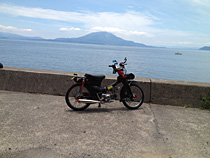 桜島と海とバイク