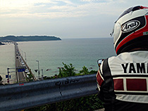 角島を望むライダー