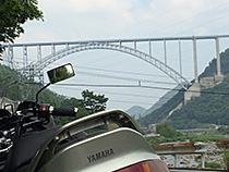 橋と空とバイクと