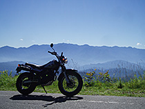 青い尾根が続く