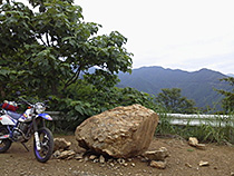大きな岩