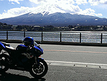 R1～富士山を添えて