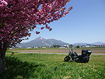 春の磐梯山