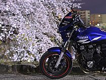 夜桜とXJR400R