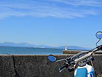 ヤマハの青と空と海