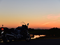 川辺の夕景