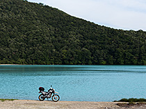 青い沼