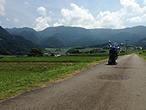 快晴の田舎道