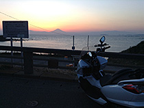 海と夕日と、